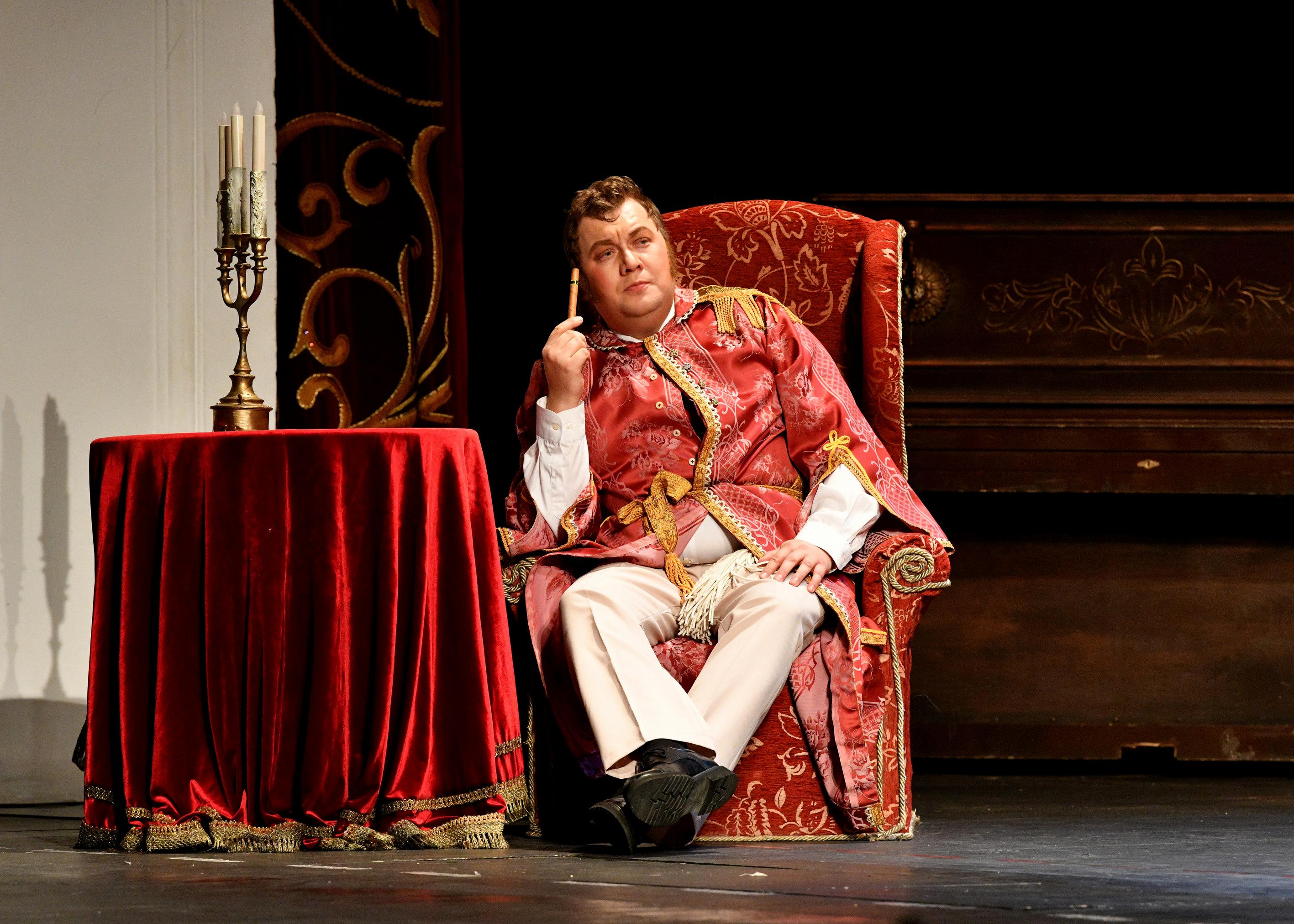 Н.В Гоголь: Ревизор - фото 1